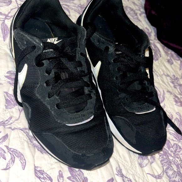 NIKE VENTURE RUNNER SHOES SIZE 8.5 for sale WOMANS - Picture 3 of 9